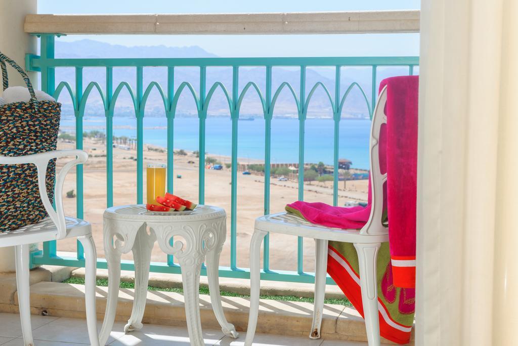 Herods Boutique Eilat A Premium Collection By Fattal Hotels Стая снимка View of the Dead Sea from a balcony